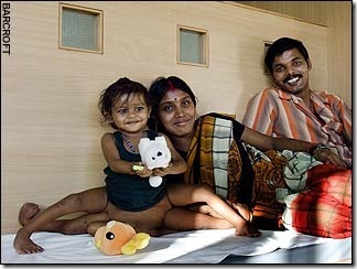 Lakshmi tatma with mother poonam and father shambu[2]